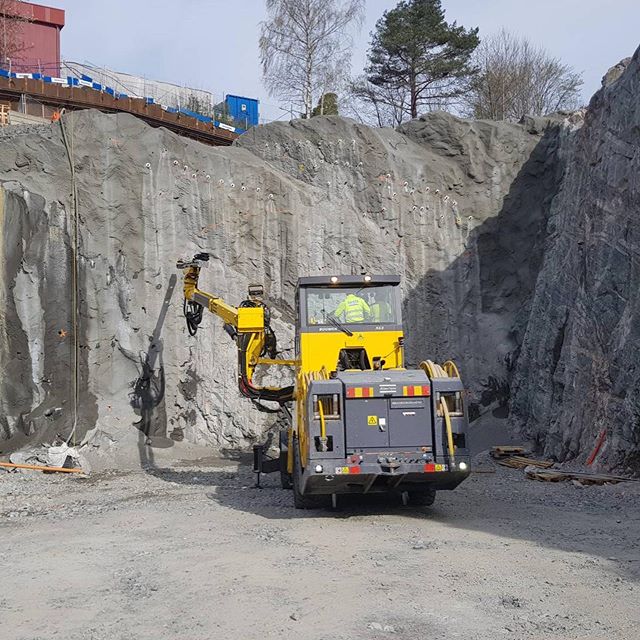 Bergsprängning för tunnel på E4, genomfart Stockholm