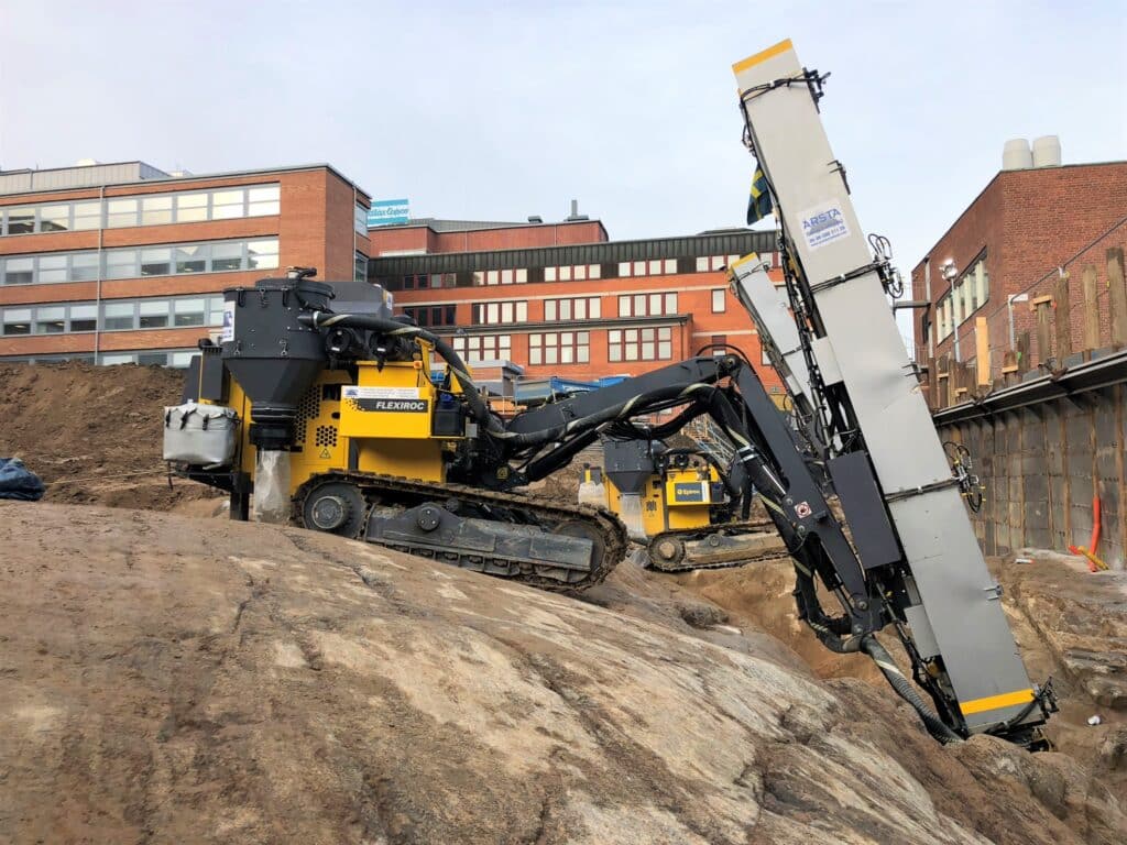 För att kunna borra så krävdes det även ljuddämpade borrvagnar. I direkt anslutning låg det ett gymnasium som behövde ha sina lektioner ostört.